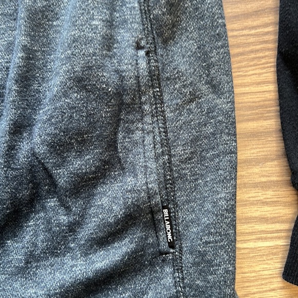 Billabong Crewneck with Pockets - Picture 4 of 7